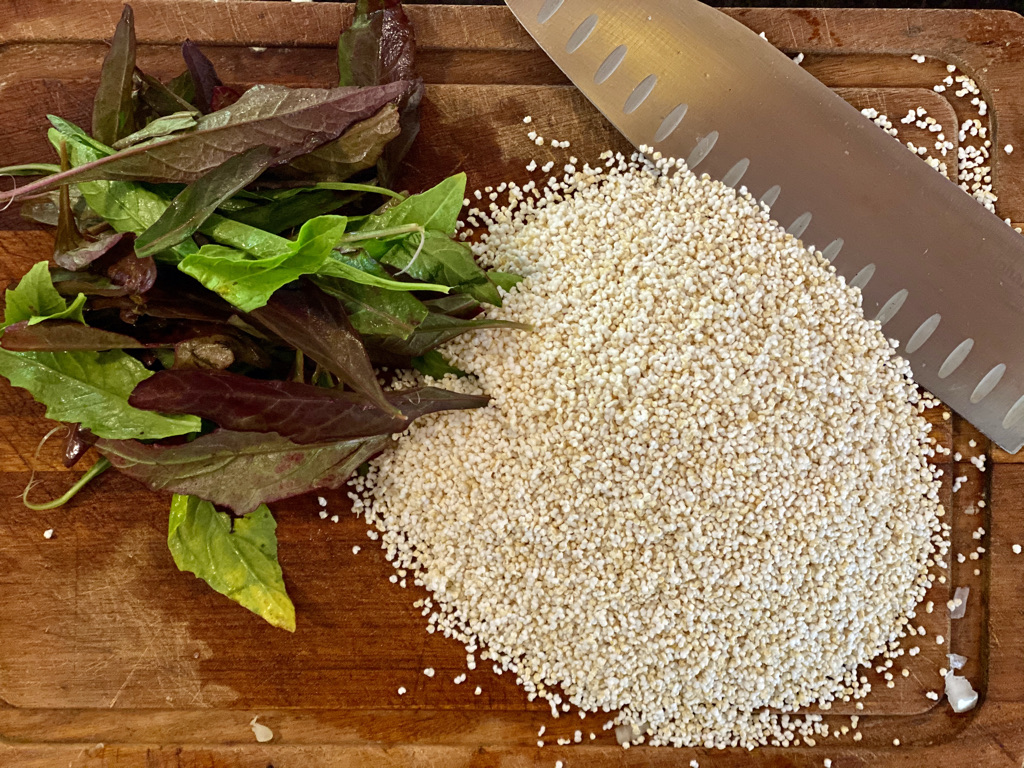 Puffed amaranth and epazote