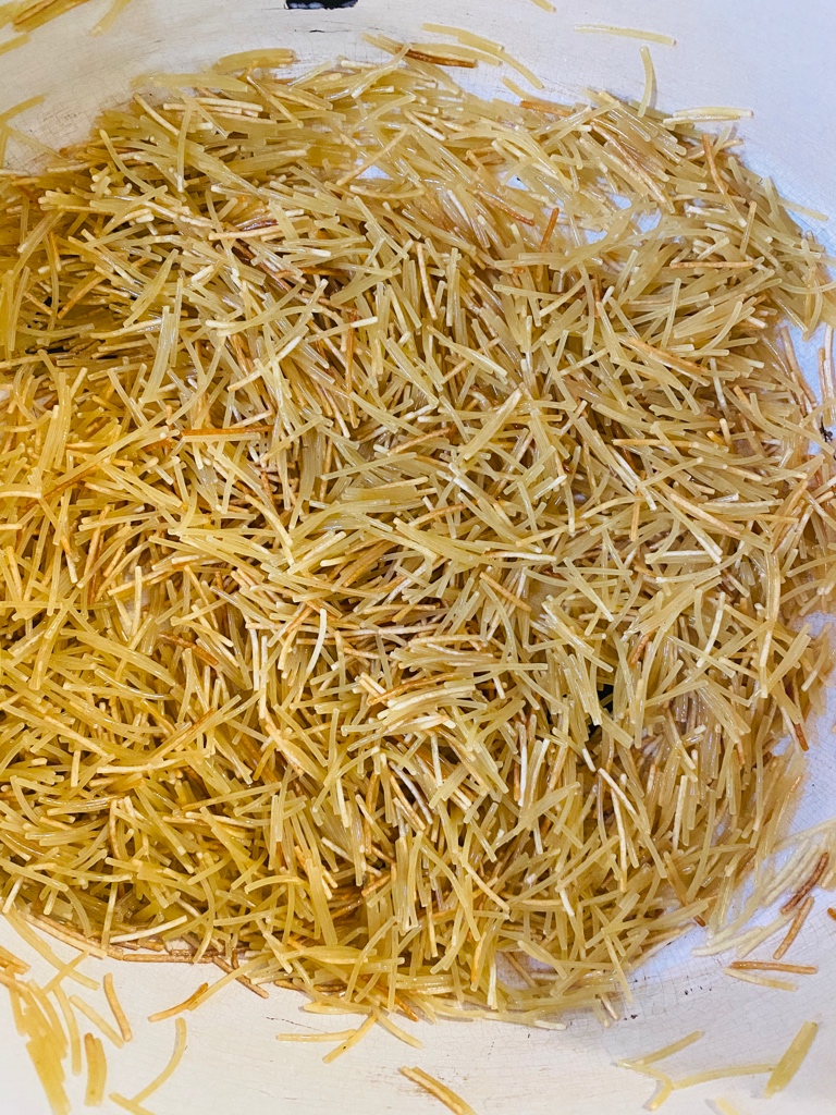 Fideos turning golden