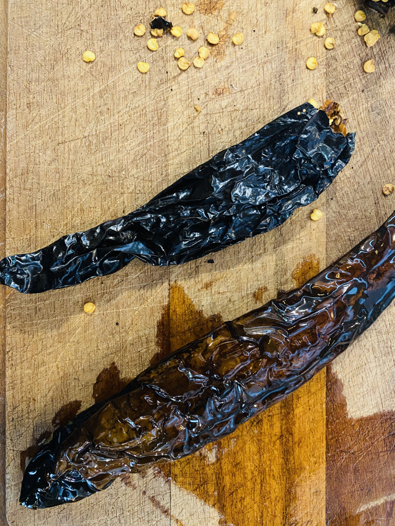Cooked and uncooked chile pasilla