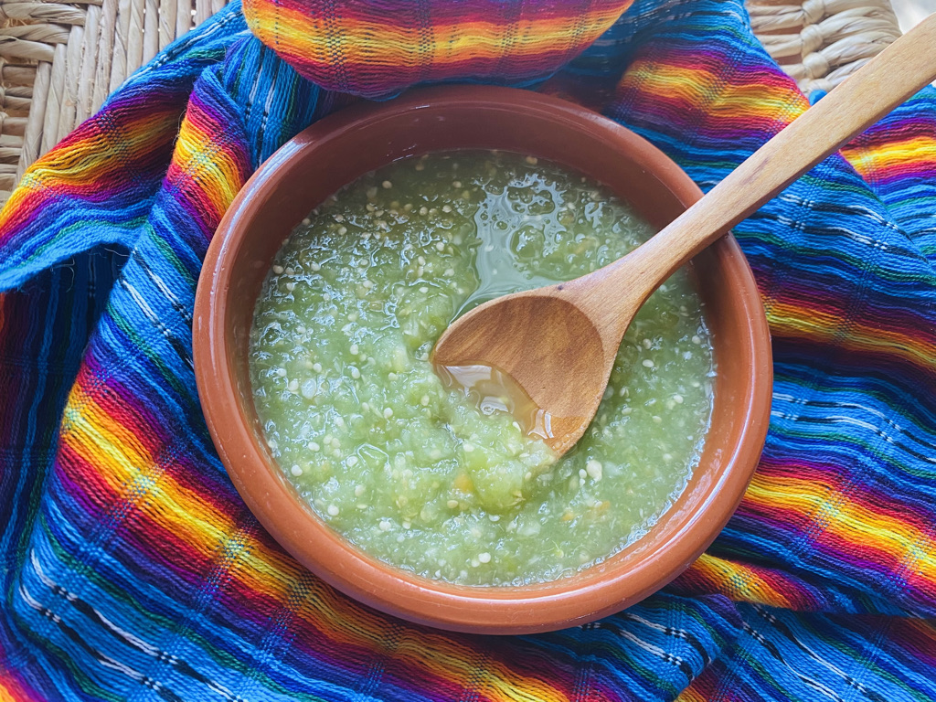 Raw salsa verde (horiz)