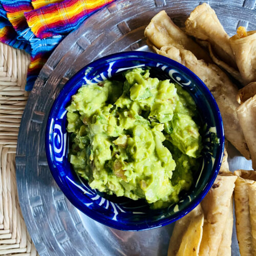 Guacmole with delicious crunchy tacos