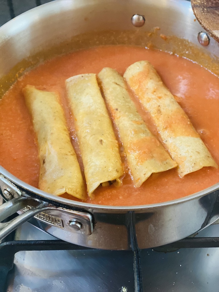 Enjitomatadas cooking in sauce