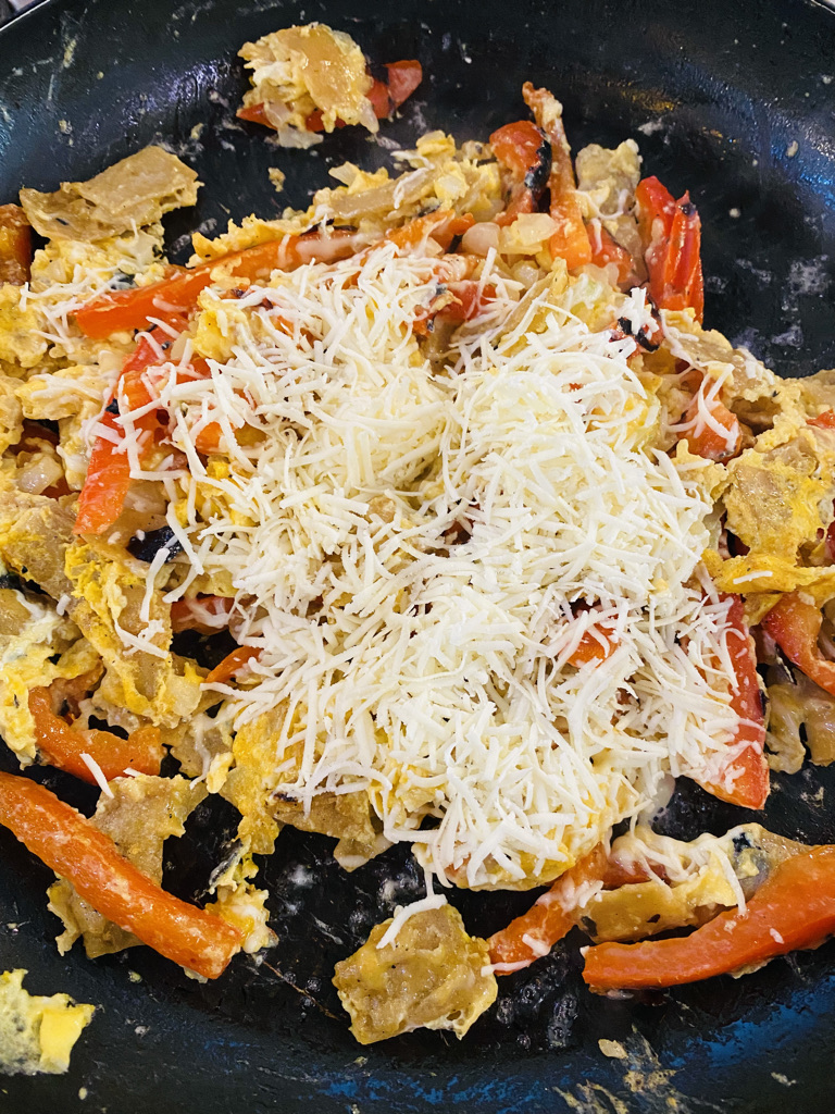 Migas with cheese