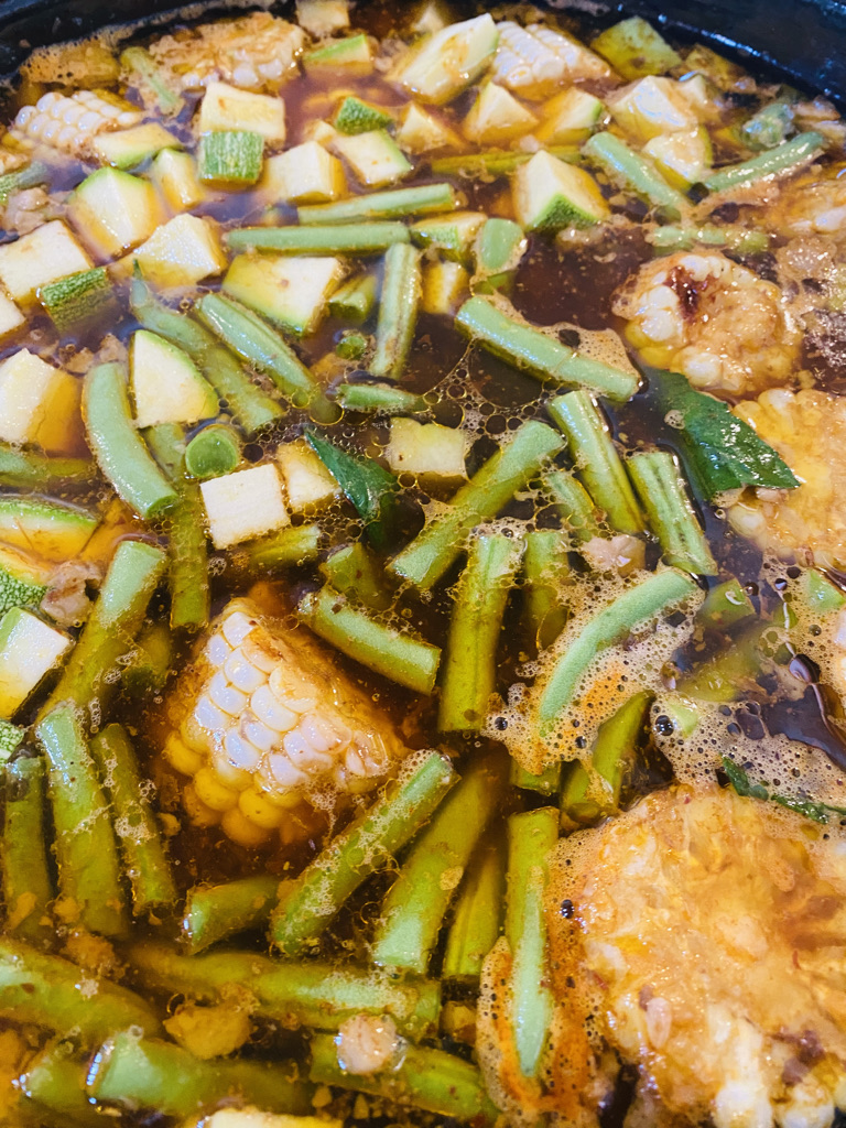 Close up Clemole simmering