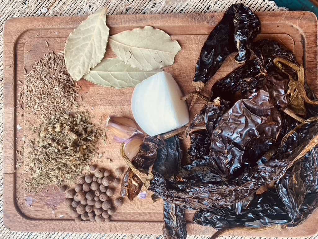 Mexican shredded chicken sauce ingredients
